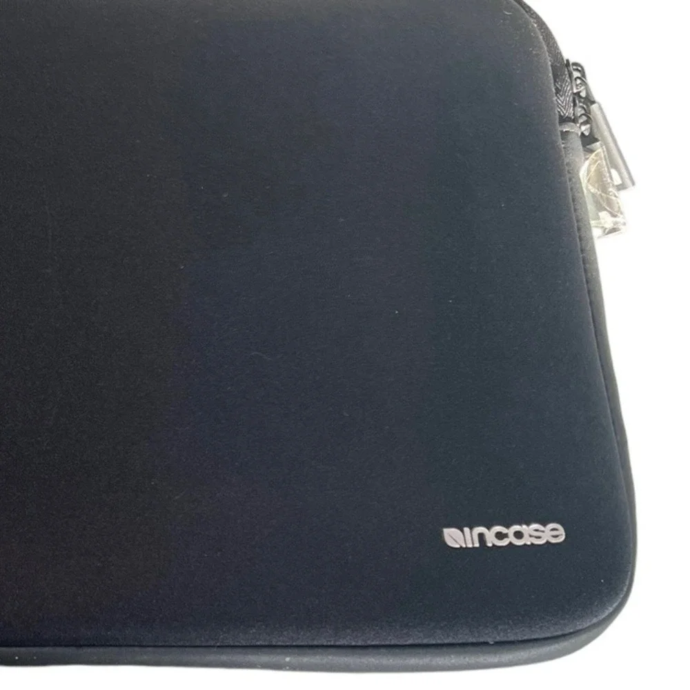 4/$24 Incase Protective Sleeve Black Laptop Bag‎